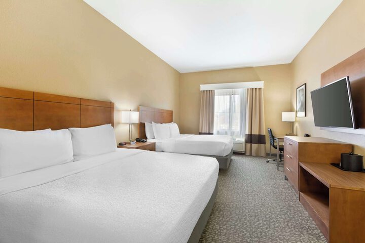 Room 32 of 46