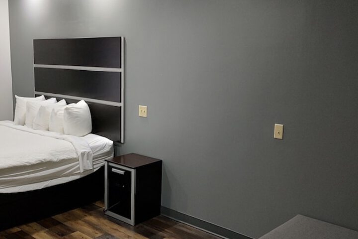 Room 8 of 18
