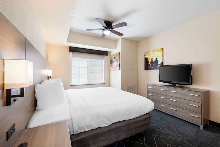 Room 13 of 35