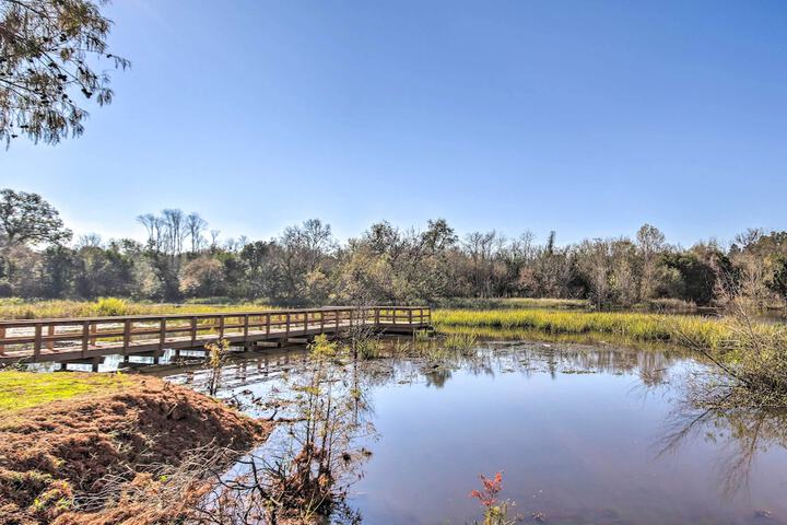 North Augusta Getaway w / Large Deck & Yard