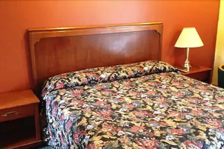 Room 3 of 8