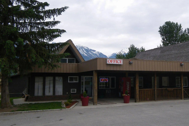 SELKIRK INN