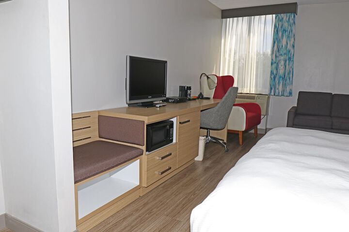 Room 25 of 47