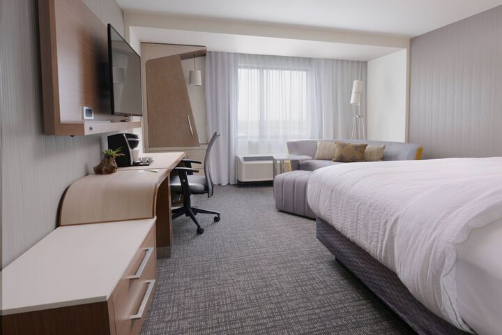 Room 15 of 33