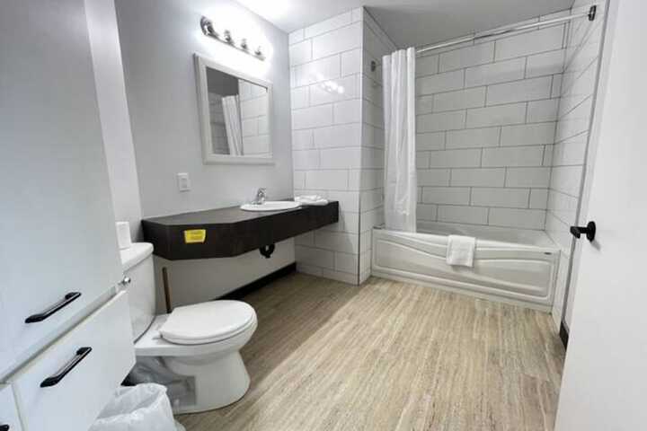 Room 38 of 211
