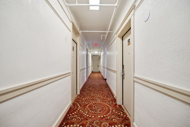 Ballroom/Hall 63 of 68