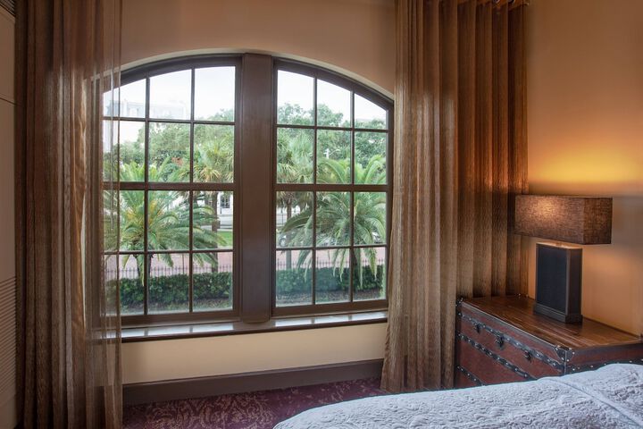 Room 6 of 50