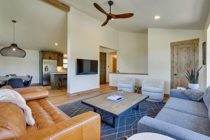 Updated Silverthorne Home w / Hot Tub & Mtn Views!