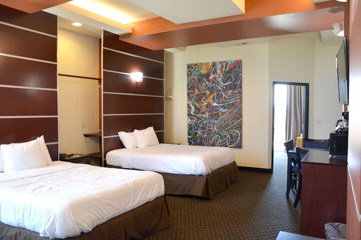 Days Inn & Suites by Wyndham Milwaukee