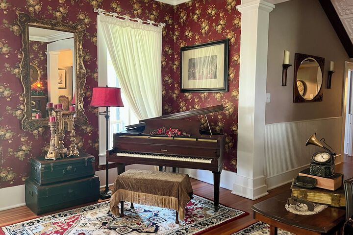Benefield House Bed & Breakfast