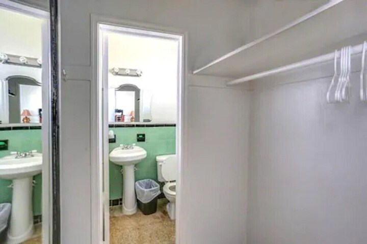 Room 8 of 26