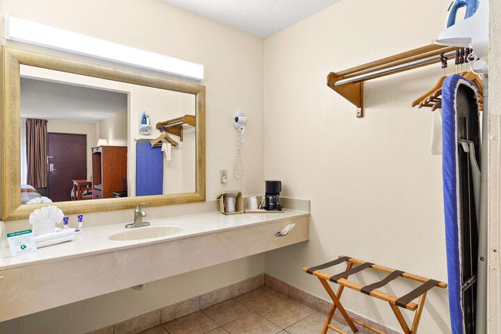 Room 7 of 20