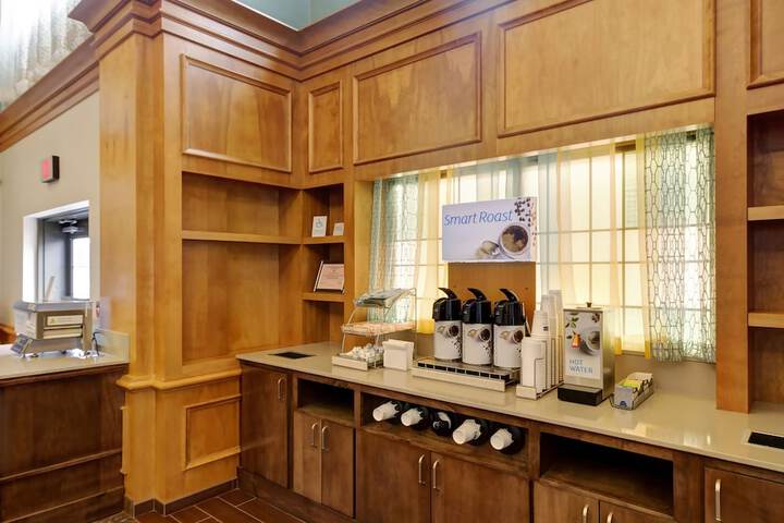 Holiday Inn Express Hotel & Suites Warwick-Providence (Arpt) by IHG