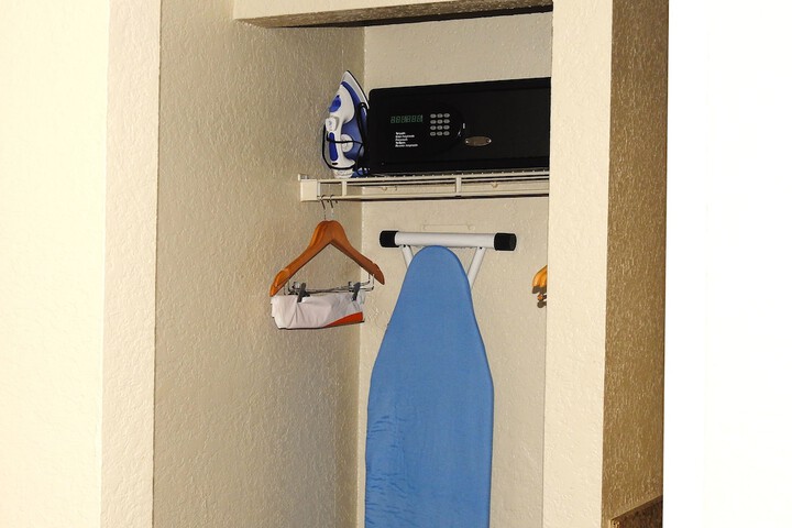 Room 21 of 38