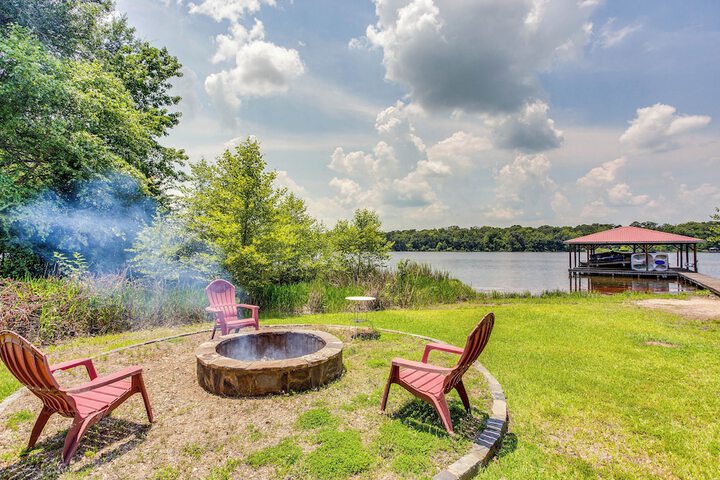 Lake Holbrook Waterfront Vacation Rental w / Dock!