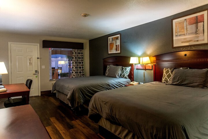 Room 10 of 31