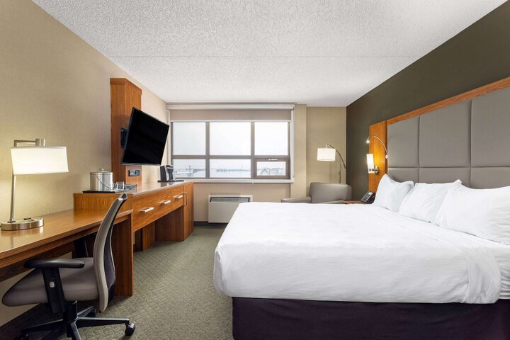 Room 5 of 43