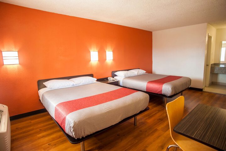 Room 13 of 19