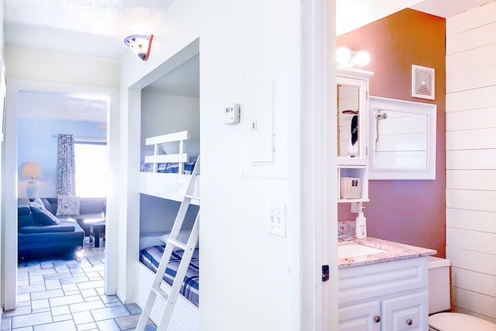 Room 32 of 102