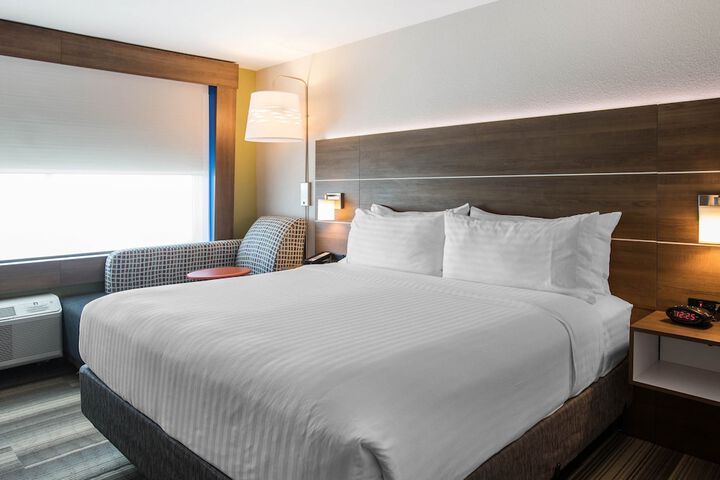 Holiday Inn Express & Suites Ludington by IHG