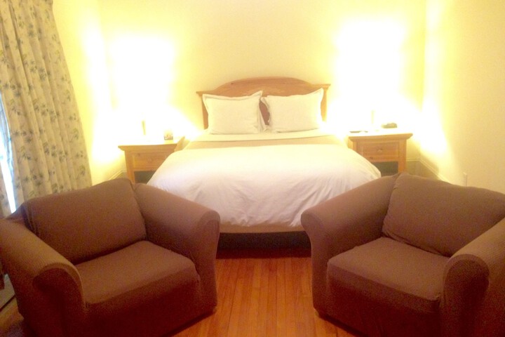 Room 9 of 33
