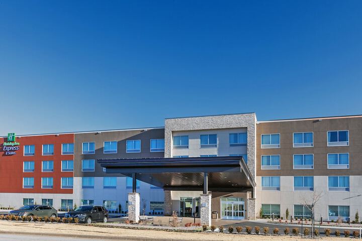Holiday Inn Express & Suites Tulsa Northeast - Owasso by IHG