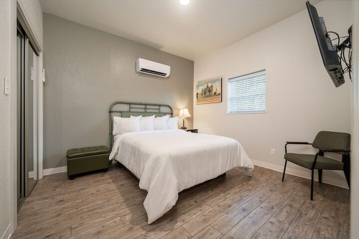 Room 161 of 211