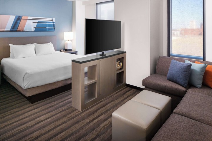 Room 21 of 34
