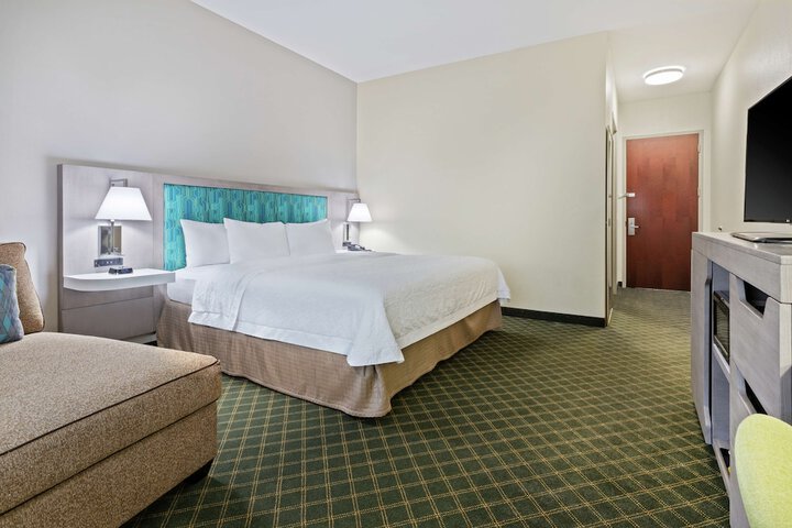 Room 6 of 32