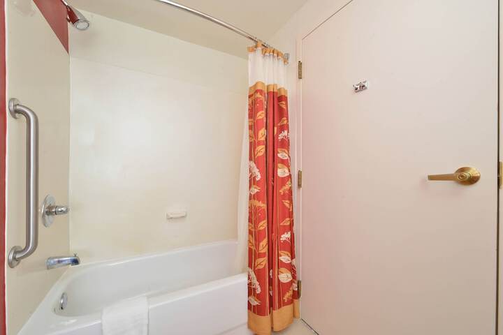 Room 14 of 33
