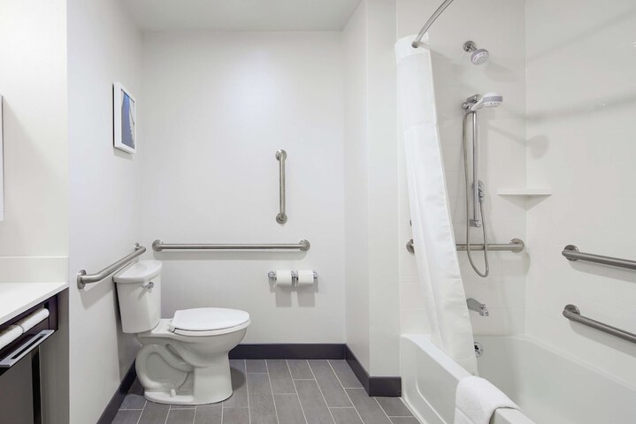 Hampton Inn & Suites Chicago Waukegan