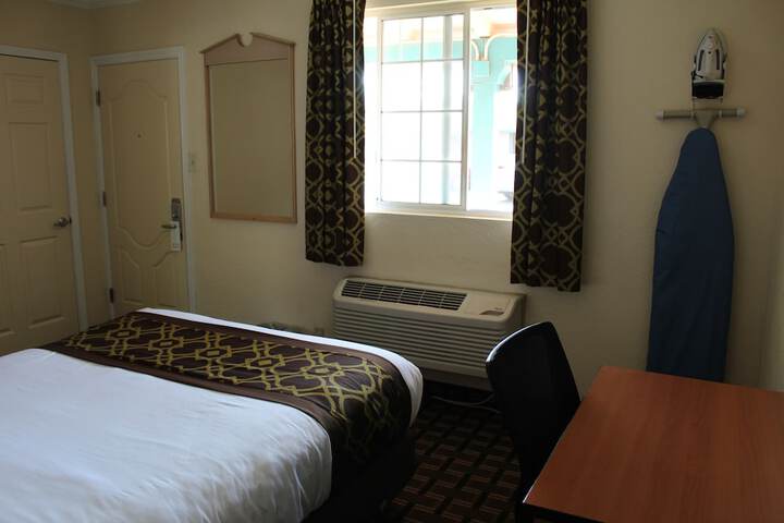 Room 17 of 76