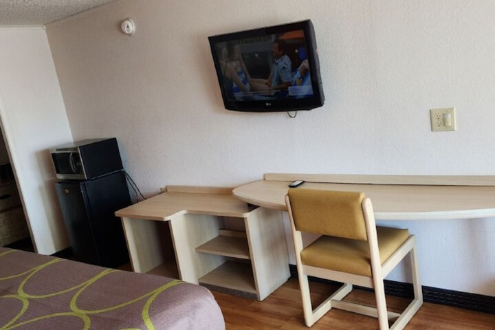 Room 8 of 28