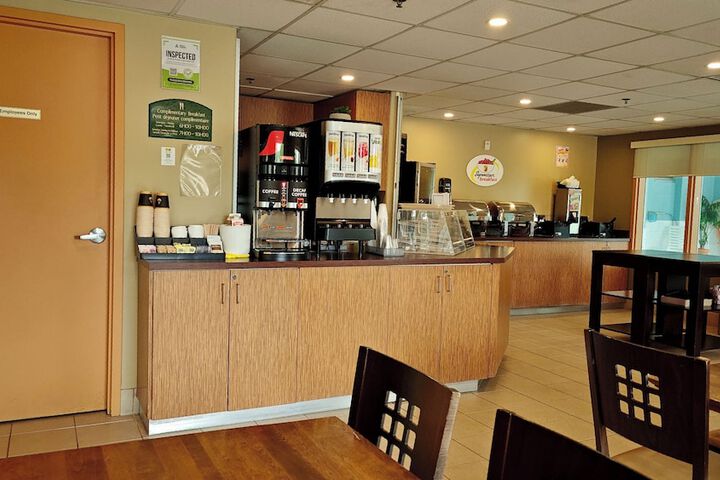 Super 8 by Wyndham Midland