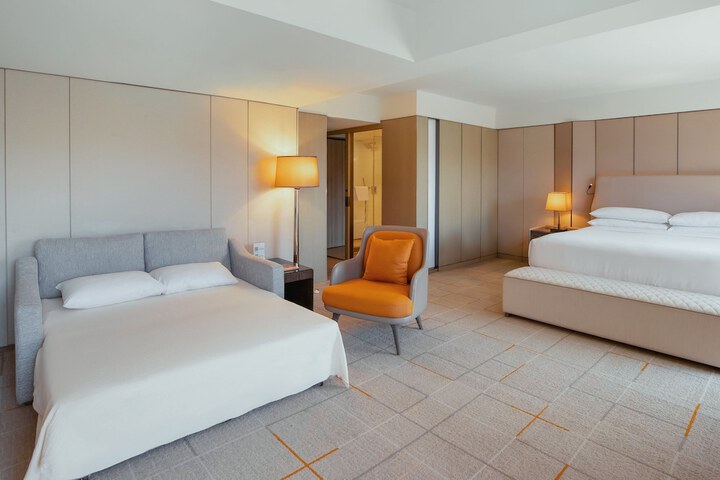 Room 40 of 145