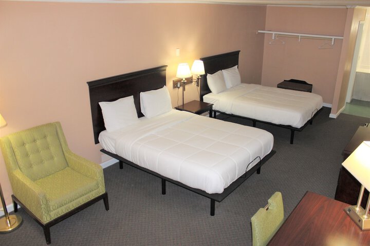 Room 5 of 16