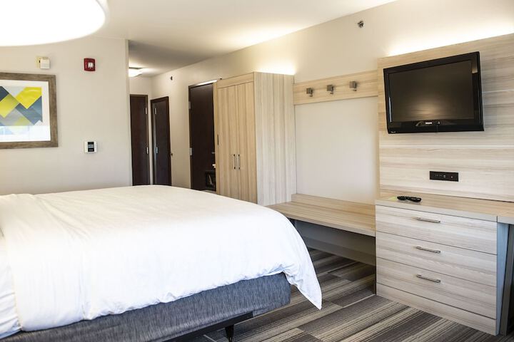 Holiday Inn Express & Suites Sedalia by IHG