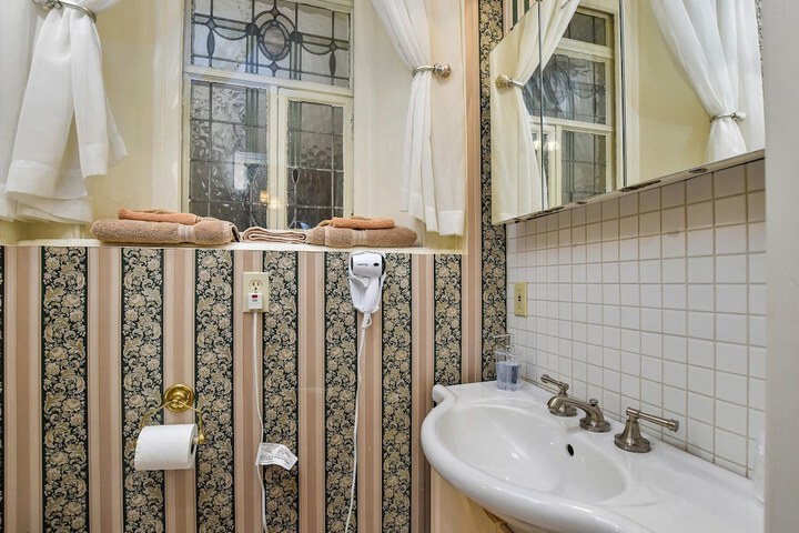 The Noble Suites