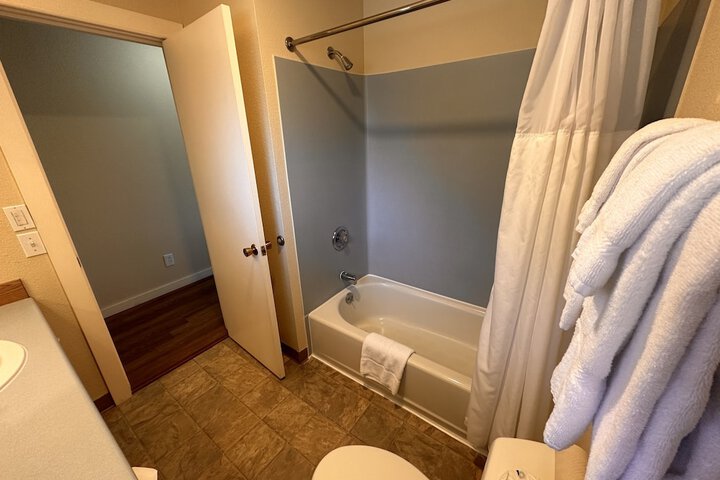 Room 38 of 181
