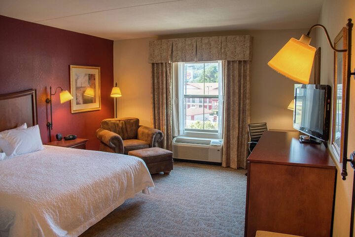 Room 32 of 38