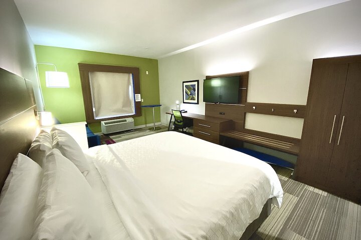 Room 34 of 62