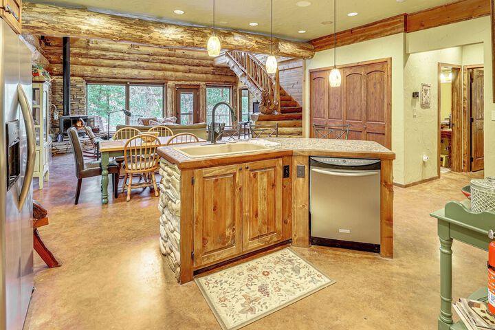 Fish Boat & Hike: Pet-friendly Cabin in Arkansas