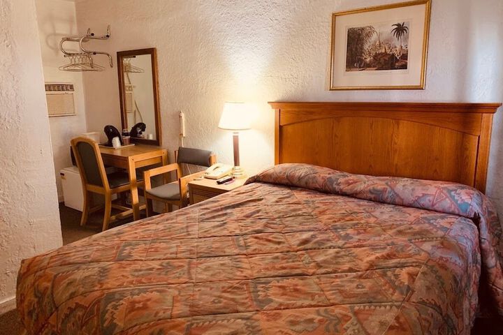 Room 14 of 25