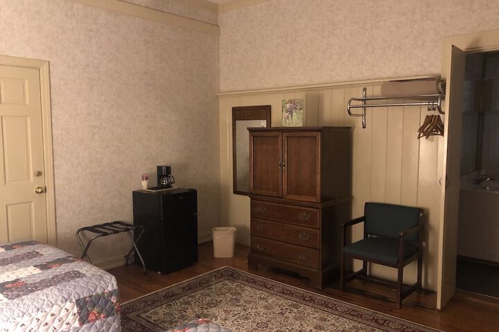 Room 18 of 28