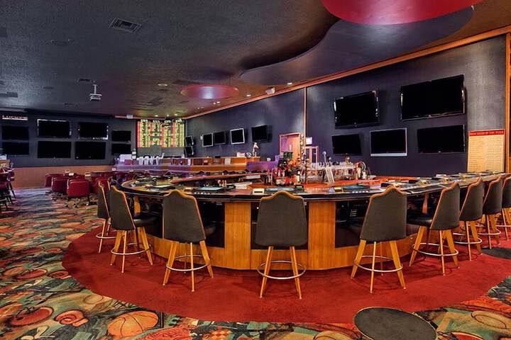 Lounge 67 of 80