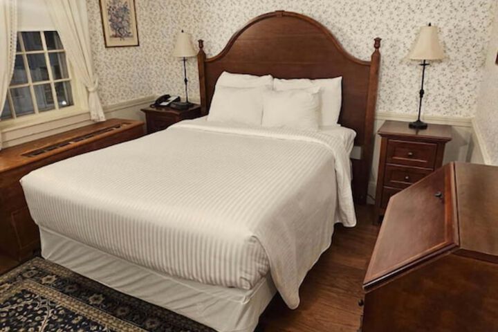 Publick House Historic Inn and Country Motor Lodge