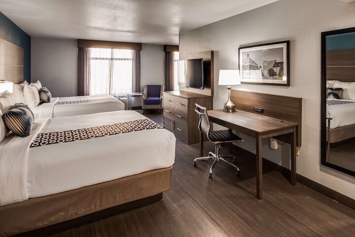 Room 6 of 32