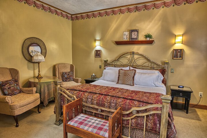 Rockwell Falls Inn and Wine Bar