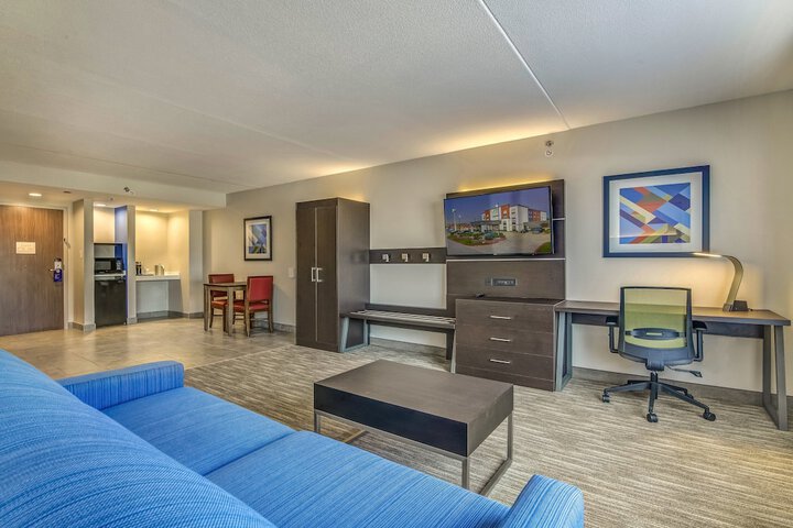 Holiday Inn Express & Suites Longview North by IHG