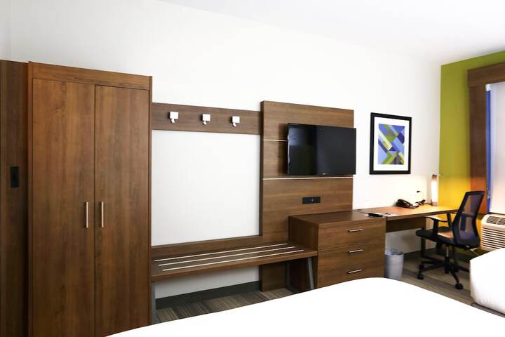 Room 37 of 72
